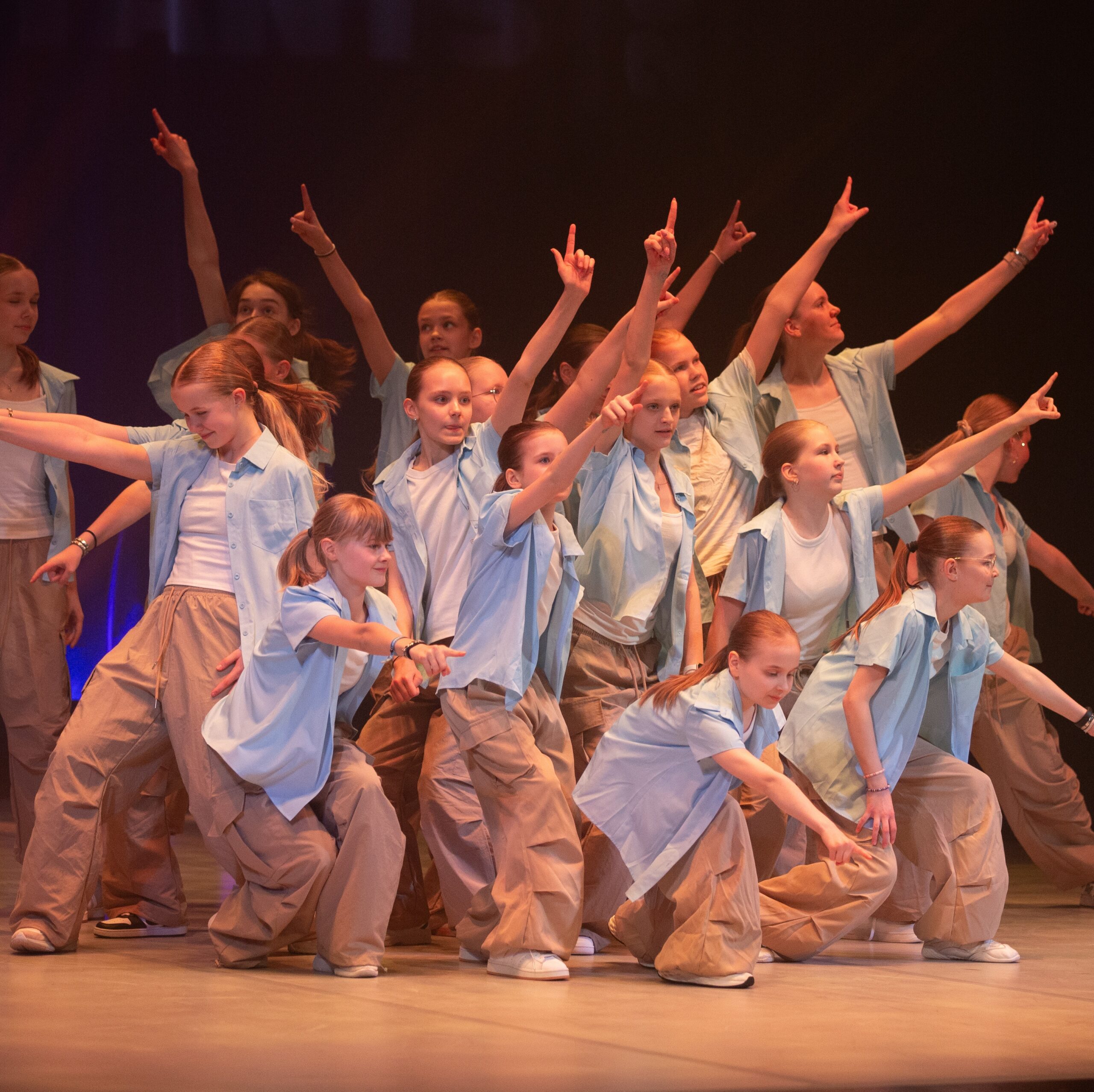 KONTSERTIDE PILDIGALERIISID VAATA SIIT. Koolitantsu esimene tantsupäev Tartumaal tõi kokku noored julged tantsijad eel- ja põhikoolist. 15. märtsil vallutasid R